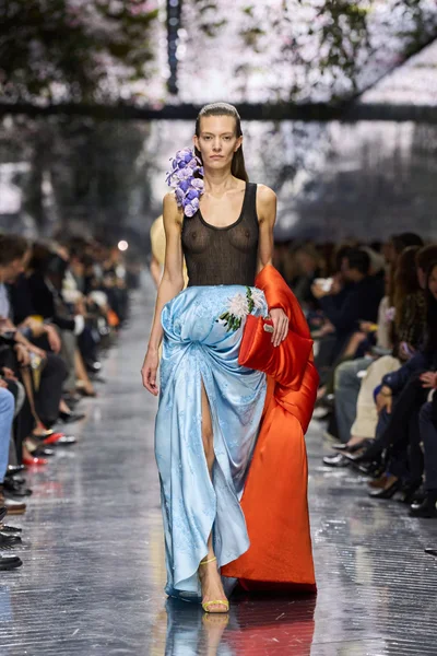 Look 15